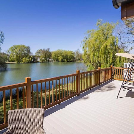 Stunning Lodge With Free Wifi For Hire At Carlton Meres In Suffolk Ref 60013M Saxmundham Zewnętrze zdjęcie