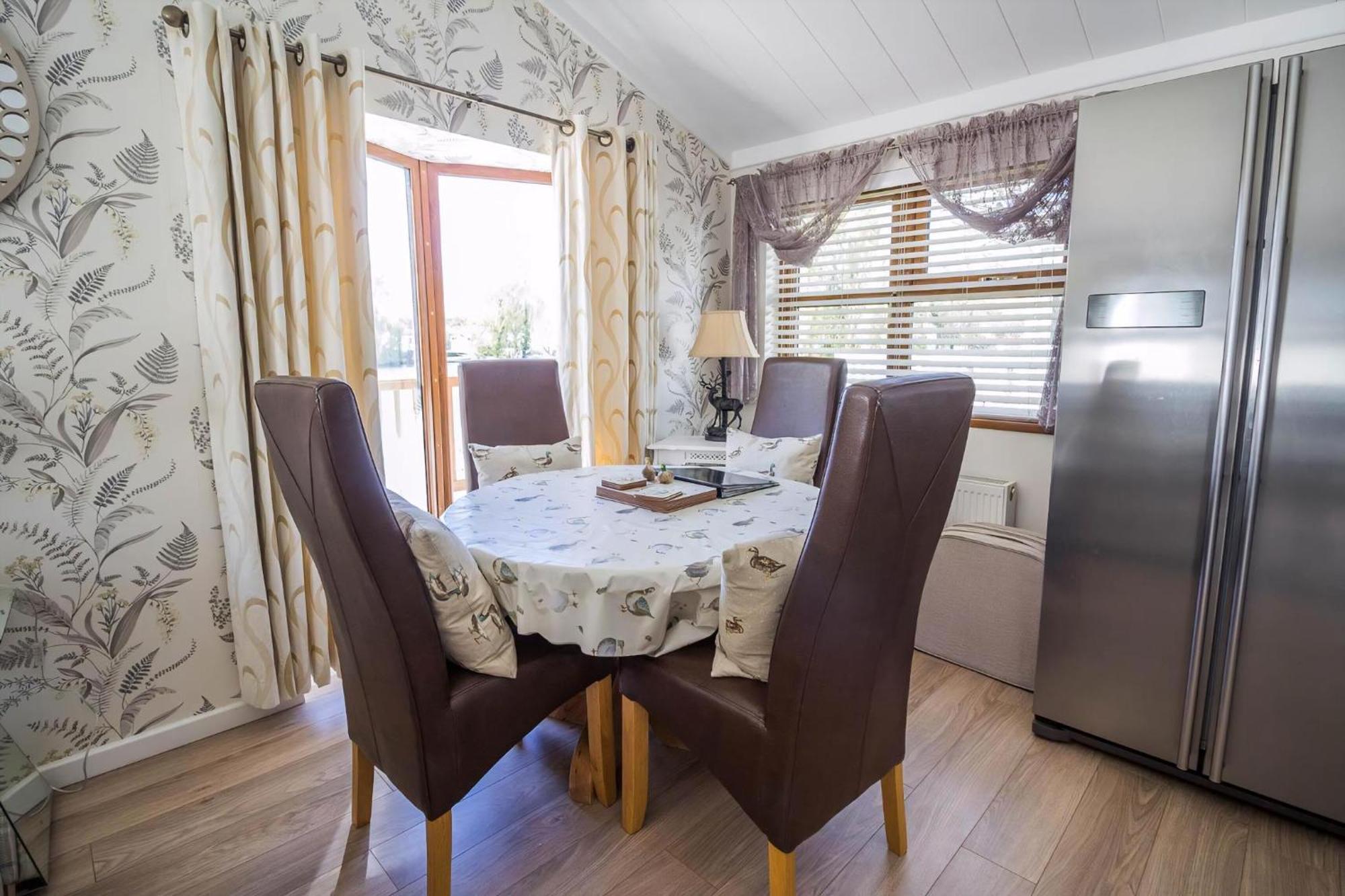 Stunning Lodge With Free Wifi For Hire At Carlton Meres In Suffolk Ref 60013M Saxmundham Zewnętrze zdjęcie