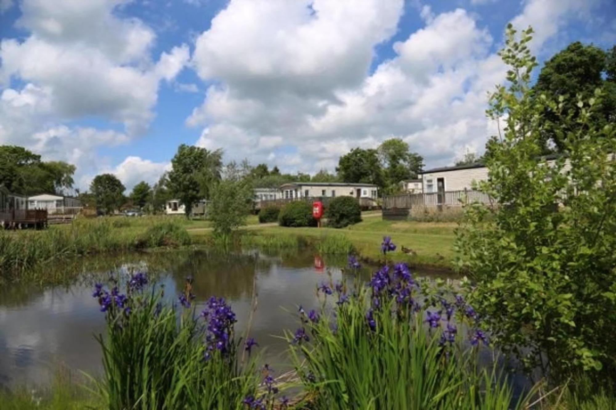 Stunning Lodge With Free Wifi For Hire At Carlton Meres In Suffolk Ref 60013M Saxmundham Zewnętrze zdjęcie